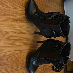Nine West high heeled black boot